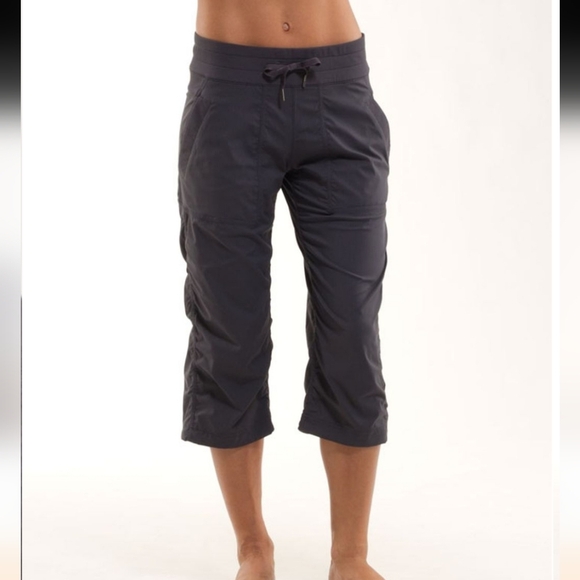Lululemon Studio Crop Charcoal Grey Pants Size 10 Activewear Hiking - Picture 1 of 11